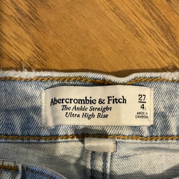 Abercrombie Straight Ankle Jeans - Picture 2 of 2